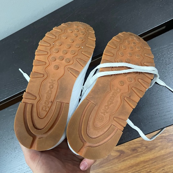 Reebok White Leather Sneakers with Gum Sole 6.5 - Picture 5 of 6